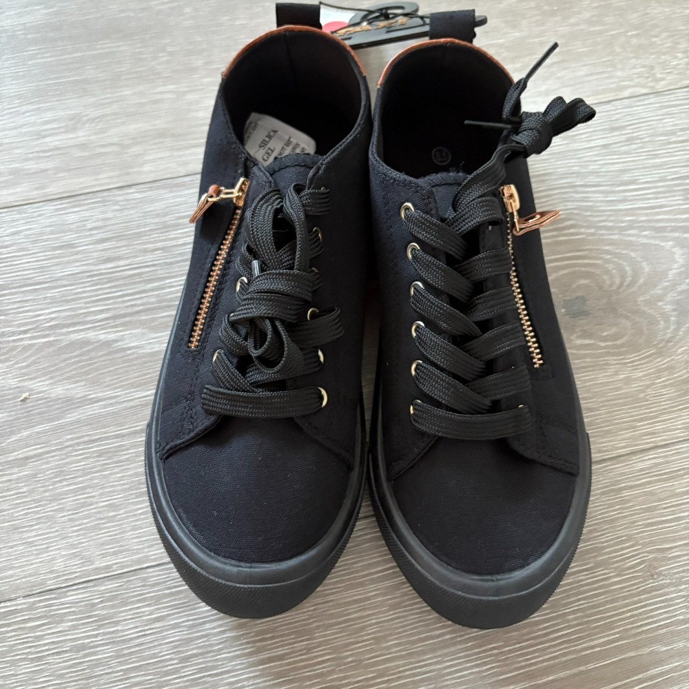 NWT Taxi Womens Black Canvas Zipper Low Top Lace Up Sneaker Shoes Size 8.5 - Picture 6 of 14